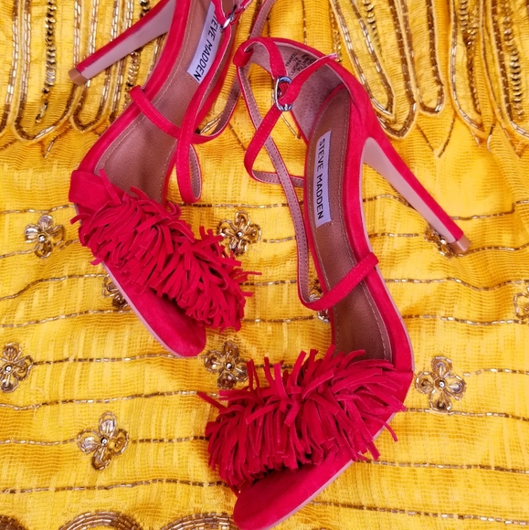 Gorgeous Statement Stilettos - Picture 3 of 3